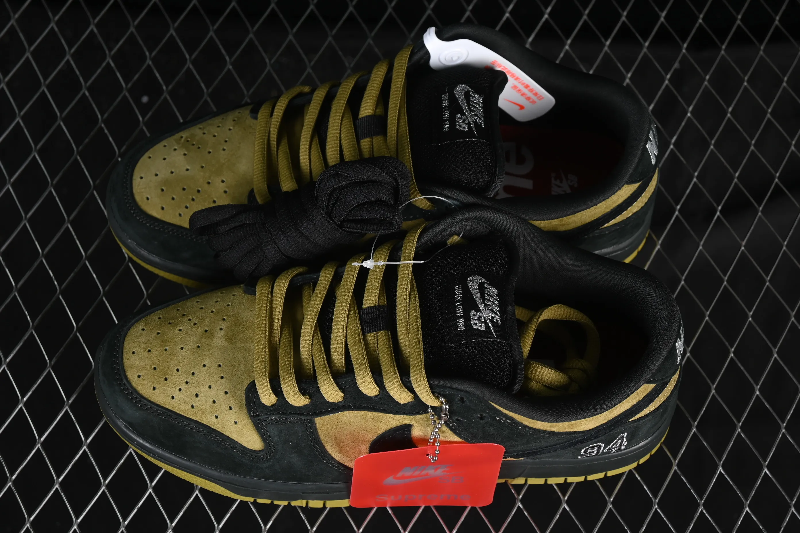 All Categories Nk SB Dunk Series Nk SB Dunk Low Low-top sneakers Supreme x Nike Dunk SB Dunk Low joint brown and yellow low-top casual skateboard shoes HQ8487-300